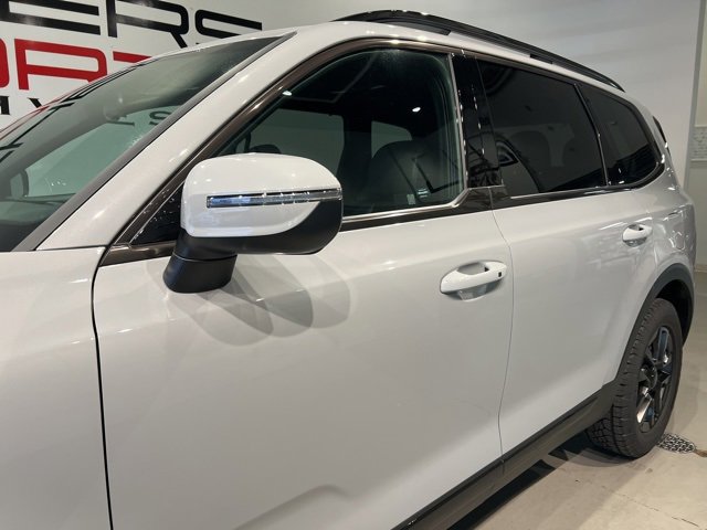 Used 2025 Kia Telluride AWD image 11