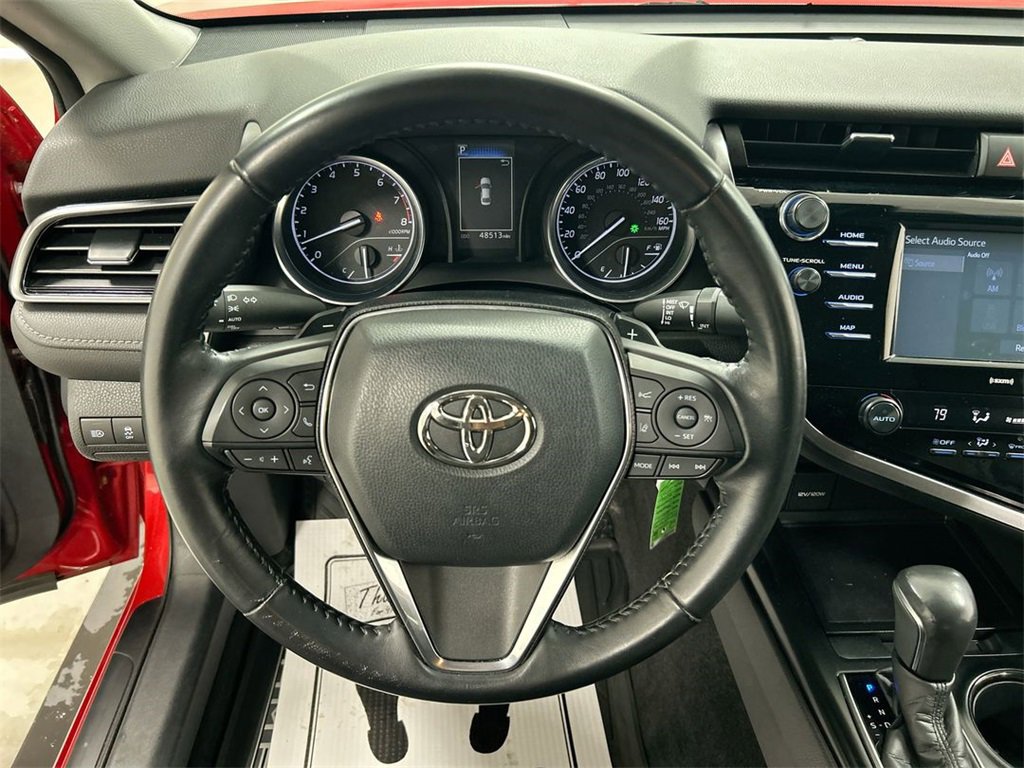 Used 2020 Toyota Camry SE image 4