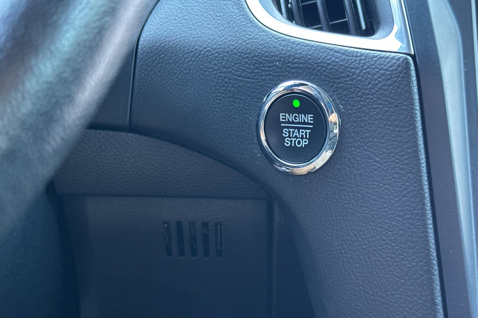 Used 2022 Ford Edge Titanium image 22