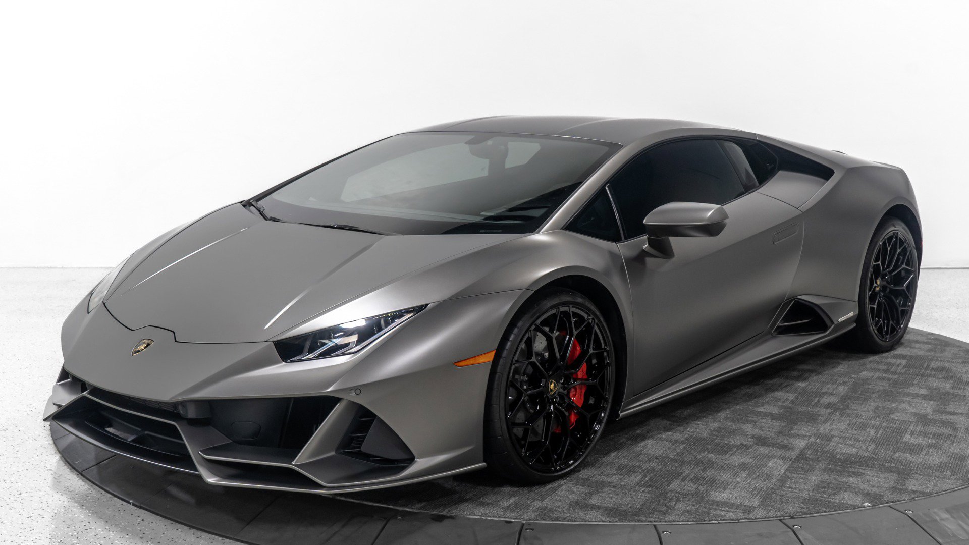 Used 2020 Lamborghini Huracan EVO image 2