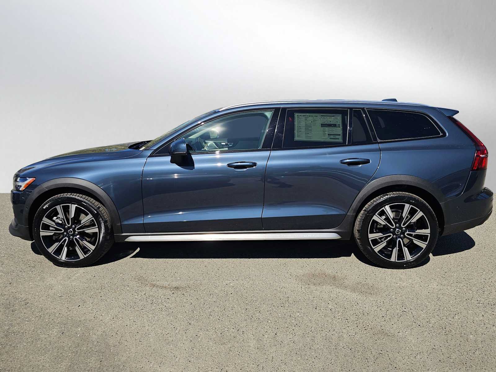 New 2026 Volvo V60 B5 Cross Country Ultra w/ Climate Package AWD/4WD image 6