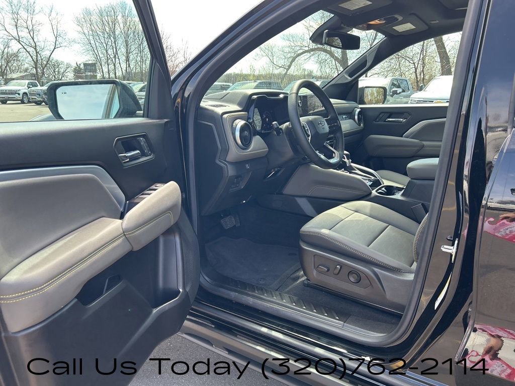 Certified 2025 Chevrolet Colorado ZR2 w/ Technology Package AWD/4WD image 13