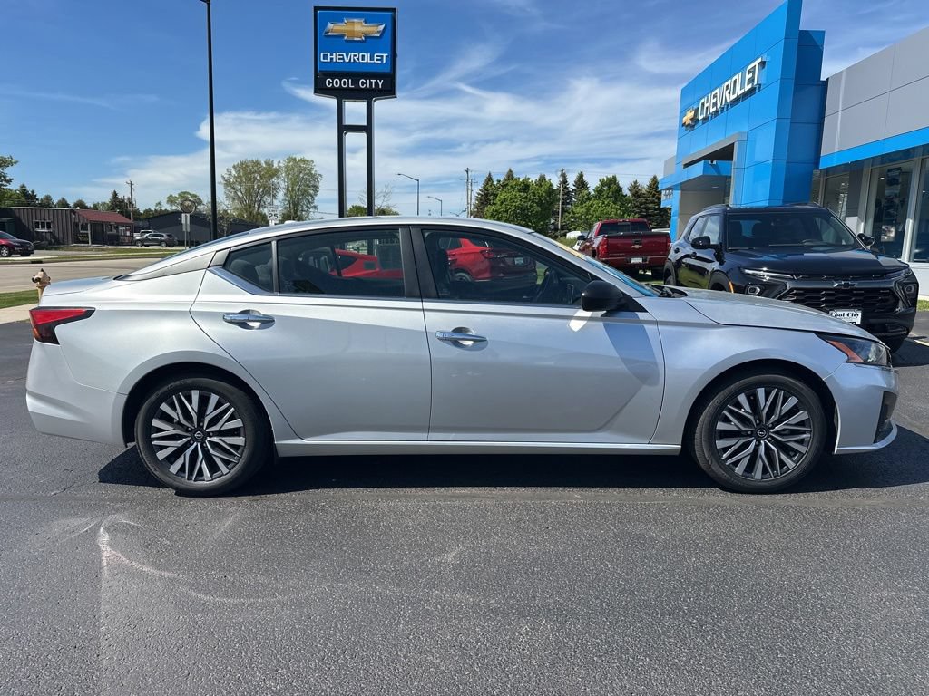 Used 2024 Nissan Altima 2.5 SV FWD image 5