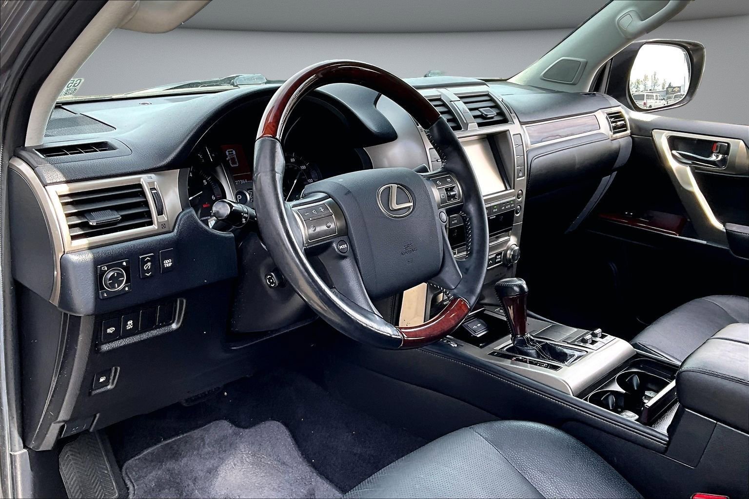 Used 2016 Lexus GX 460 w/ Premium Package AWD/4WD image 16