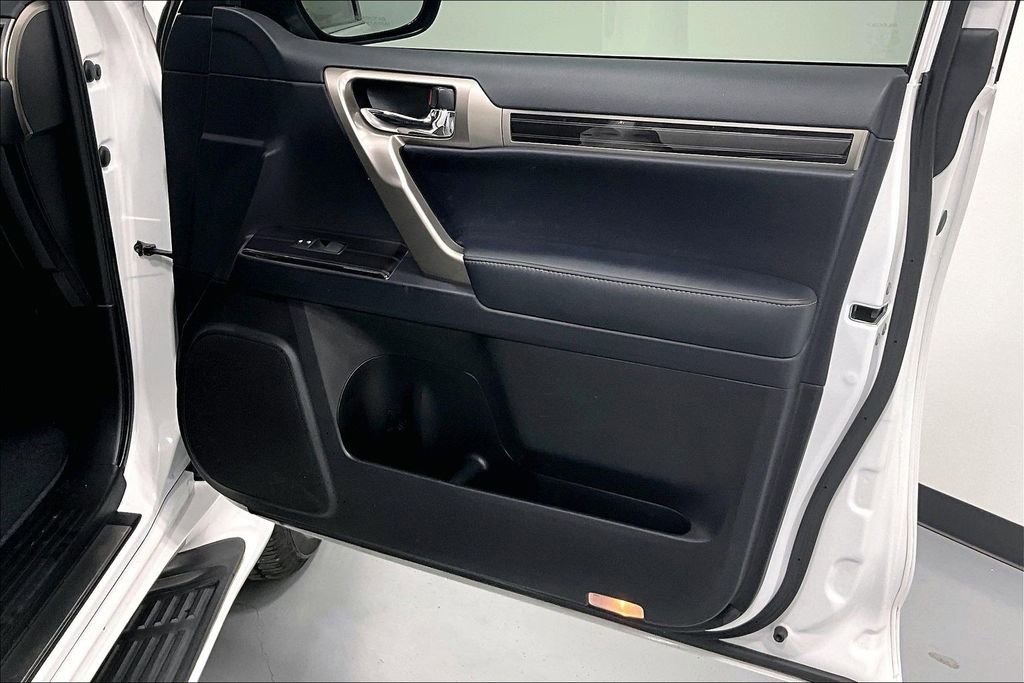 Used 2020 Lexus GX 460 Premium w/ Premium Package image 19