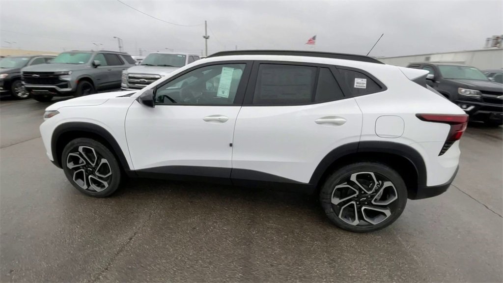New 2026 Chevrolet Trax RS w/ Sunroof Package image 7