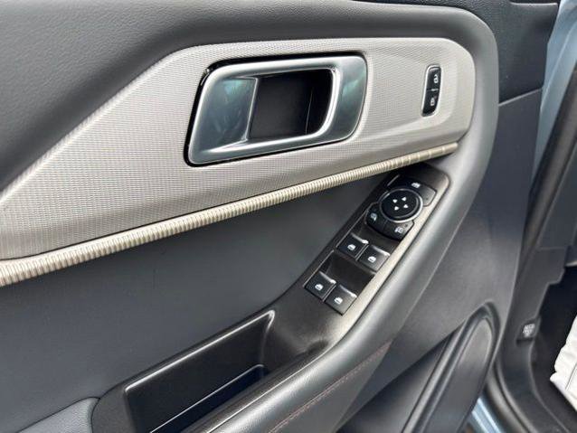 Certified 2025 Ford Explorer Active w/ Active Comfort Package RWD image 11