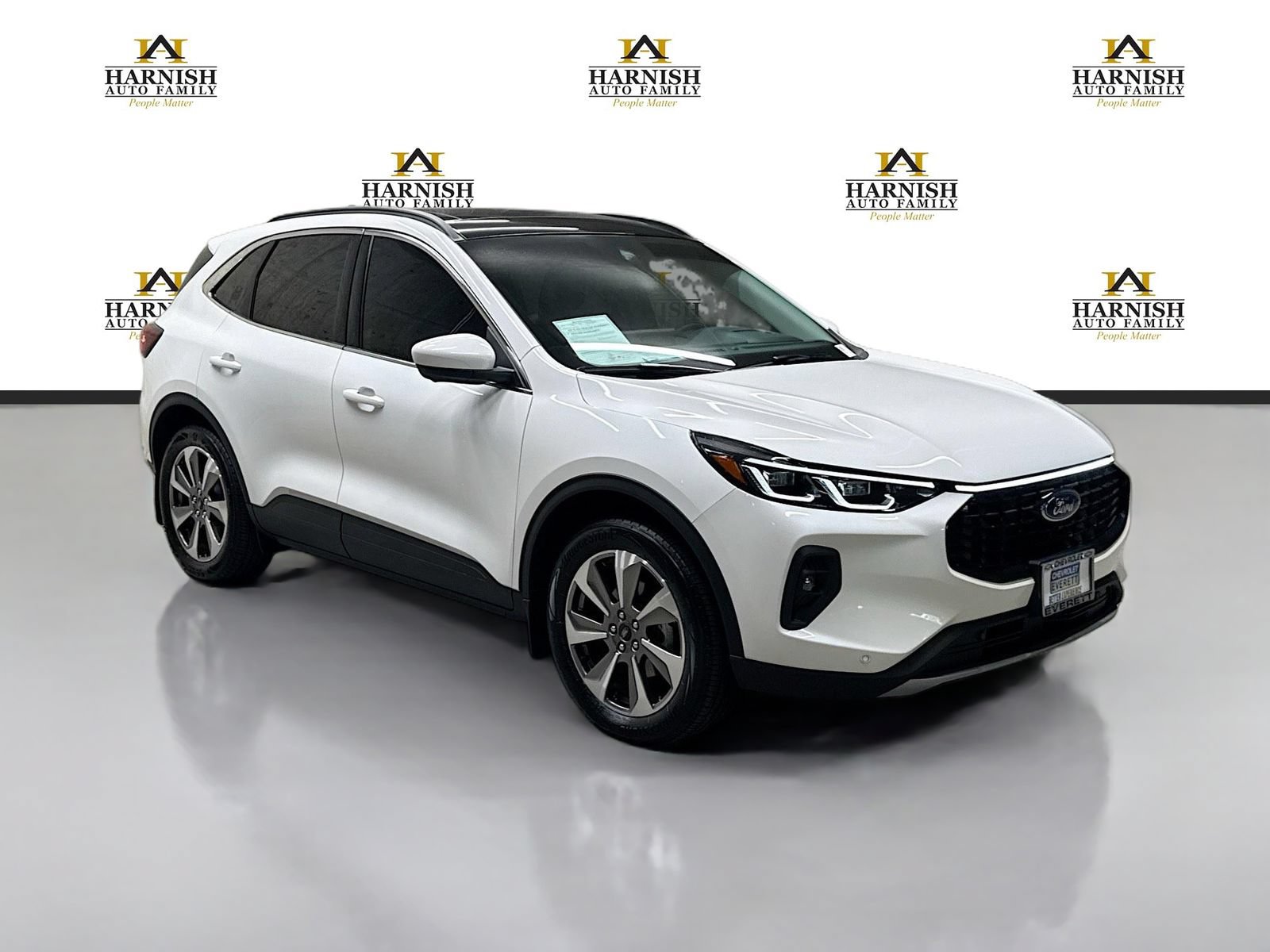 Used 2025 Ford Escape Platinum w/ Premium Technology Package AWD/4WD image 3