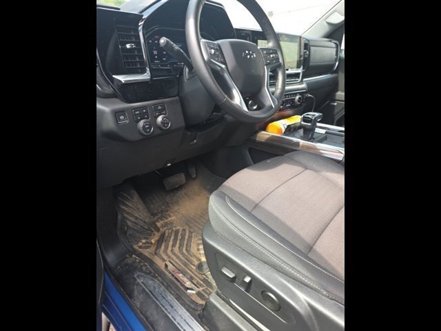 Used 2025 Chevrolet Silverado 1500 LT Trail Boss w/ Convenience Package II AWD/4WD image 7