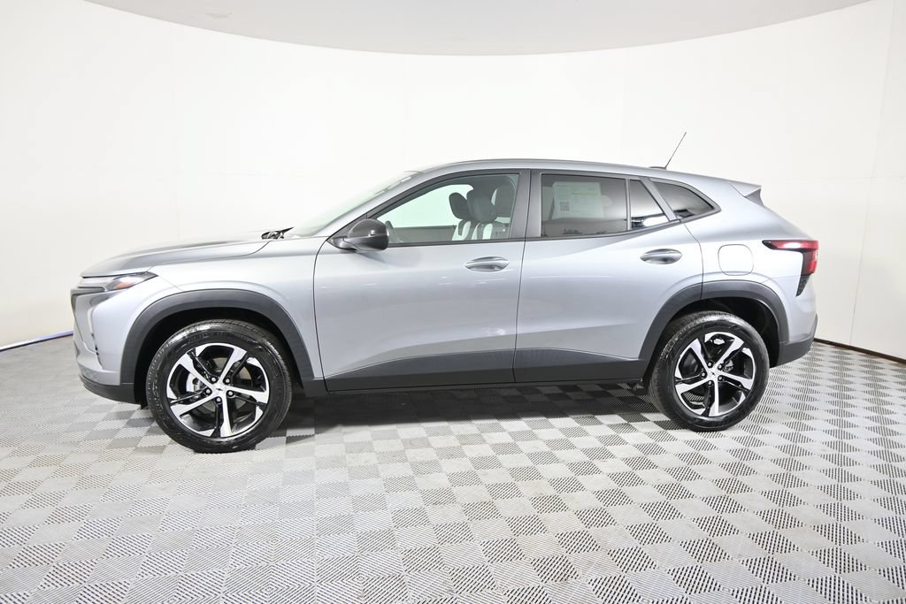 Used 2024 Chevrolet Trax RS w/ Driver Confidence Package FWD image 2