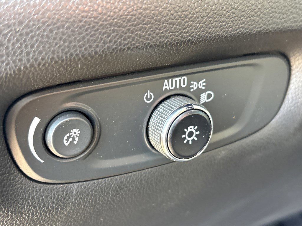 Used 2022 Chevrolet Traverse Premier w/ Redline Edition image 18