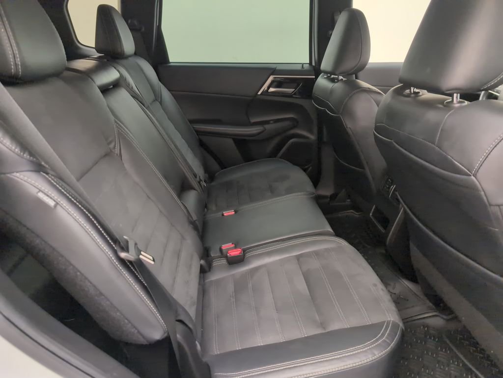 Used 2022 Mitsubishi Outlander SE image 11