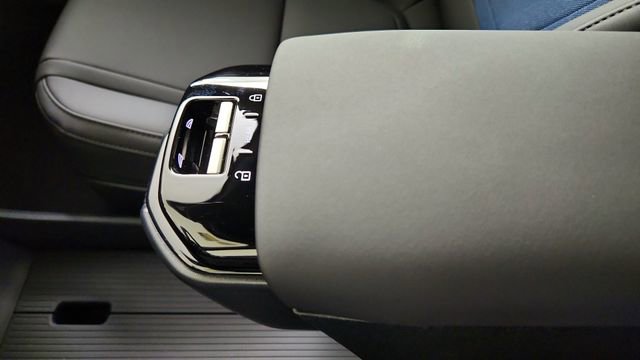 New 2026 Volvo EX30 Cross Country Ultra w/ Protection Package Premier AWD/4WD image 15