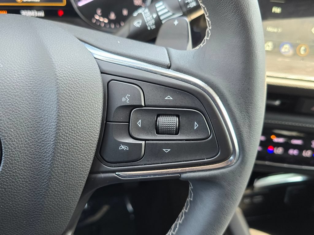 Used 2023 Buick Envision Essence AWD/4WD image 19