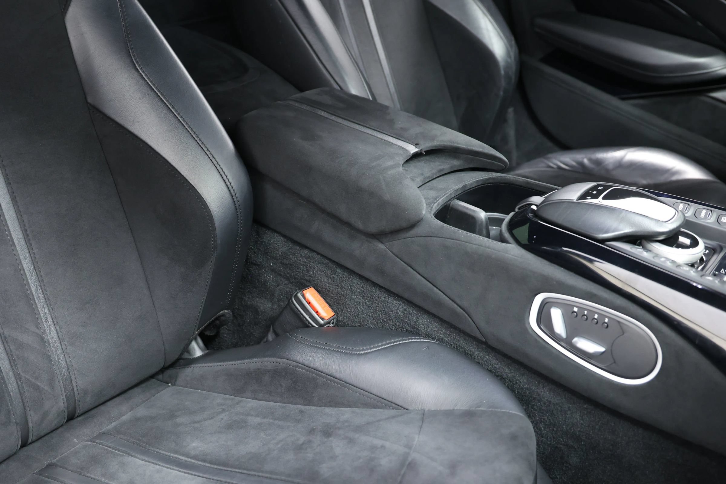 Used 2020 Aston Martin V8 Vantage Coupe RWD image 76