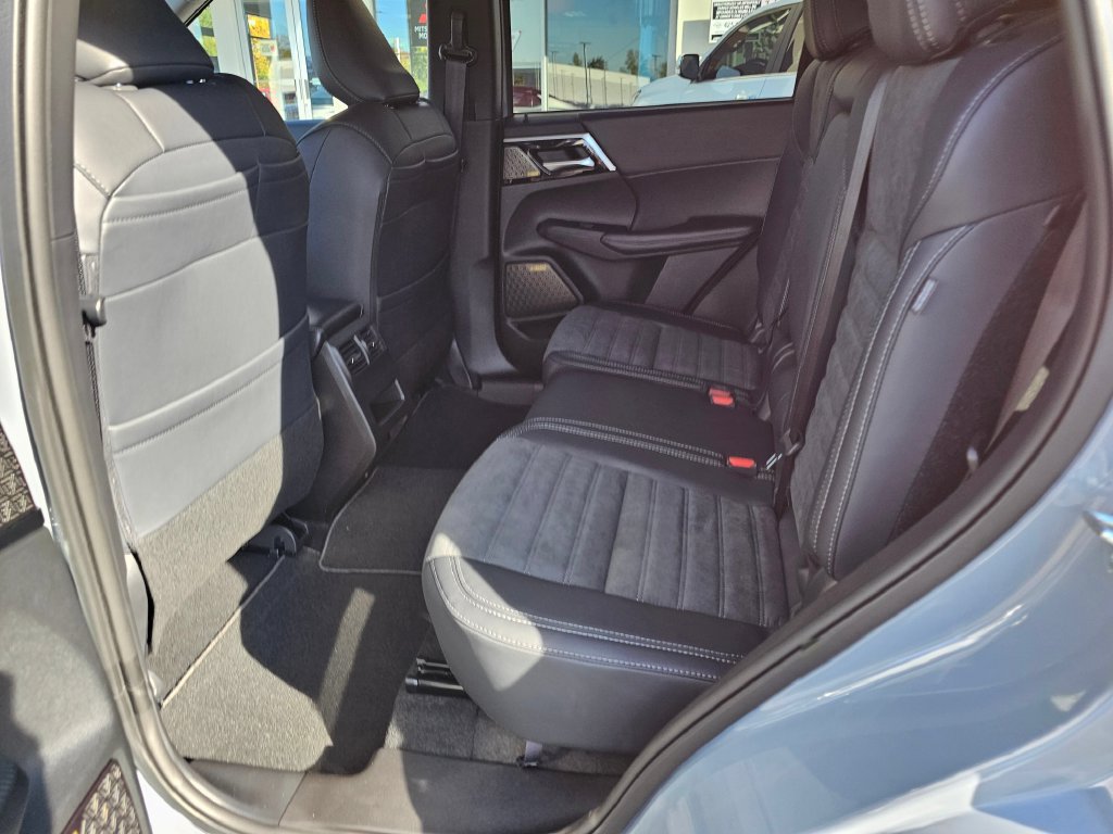 New 2026 Mitsubishi Outlander SE AWD/4WD image 12
