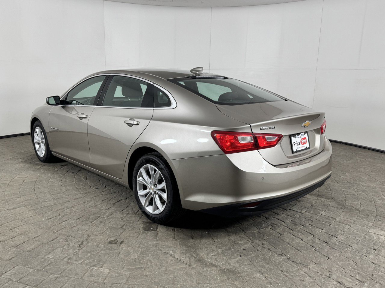 Used 2025 Chevrolet Malibu LT image 4