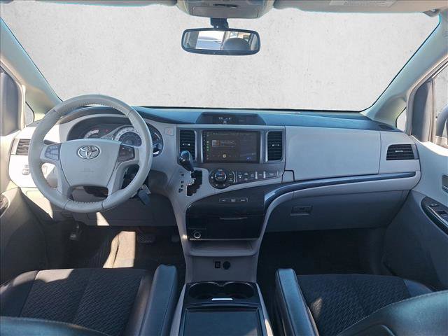 Used 2012 Toyota Sienna SE image 30