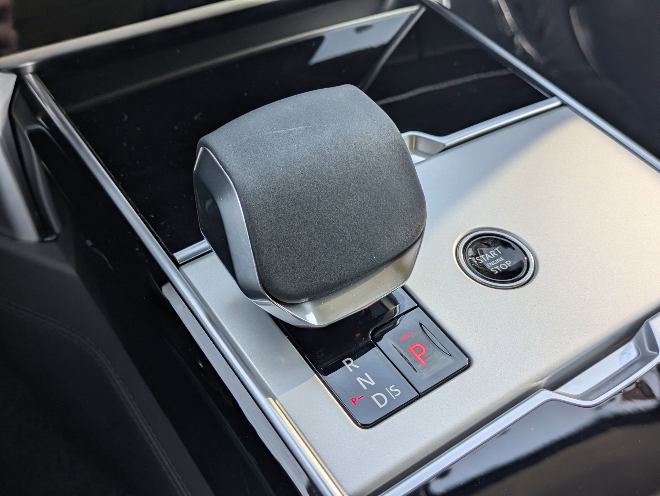 Used 2025 Land Rover Range Rover Long Wheelbase Autobiography image 16