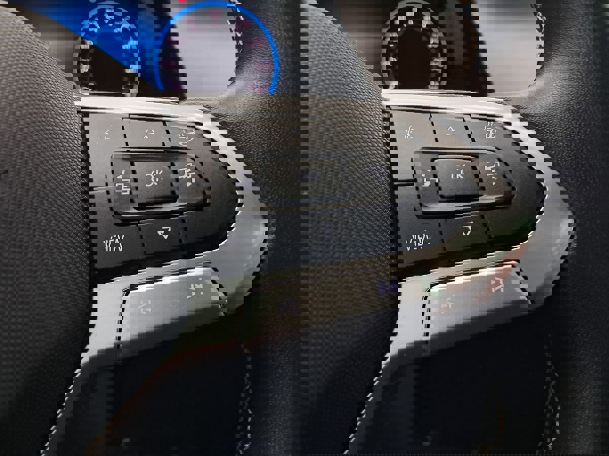 Used 2025 Volkswagen Atlas Cross Sport SE image 15