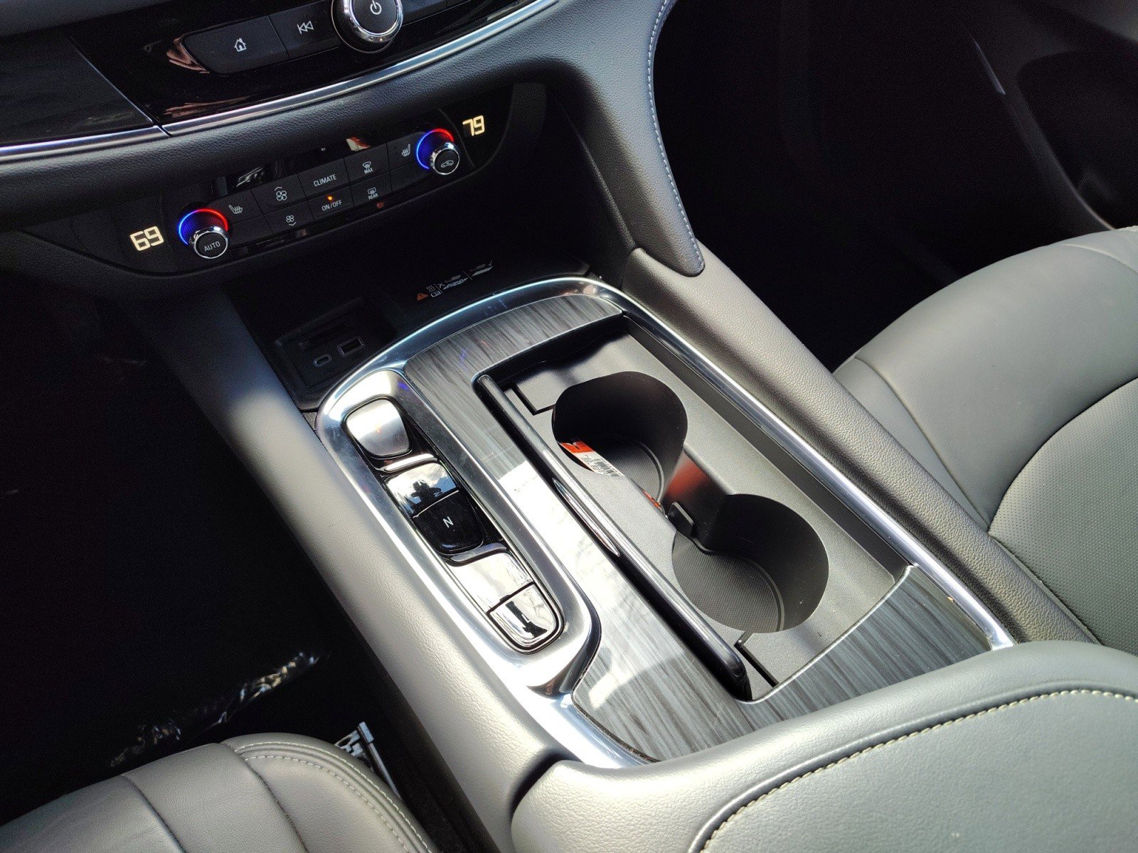 Used 2023 Buick Enclave Essence image 14