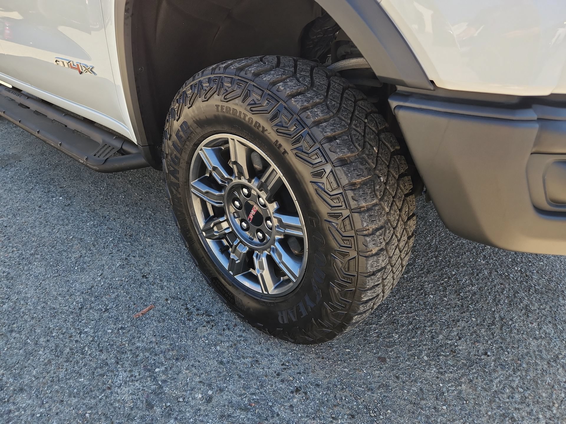 Used 2024 GMC Sierra 1500 AT4X AWD/4WD image 19