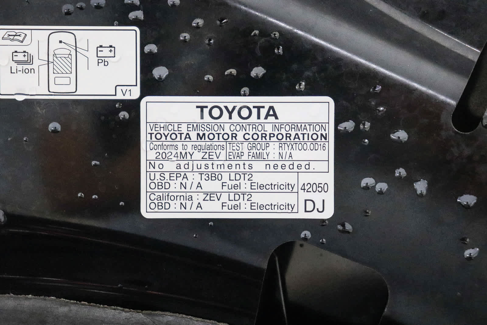 Used 2024 Toyota bZ4X FWD w/ Weather Package image 33