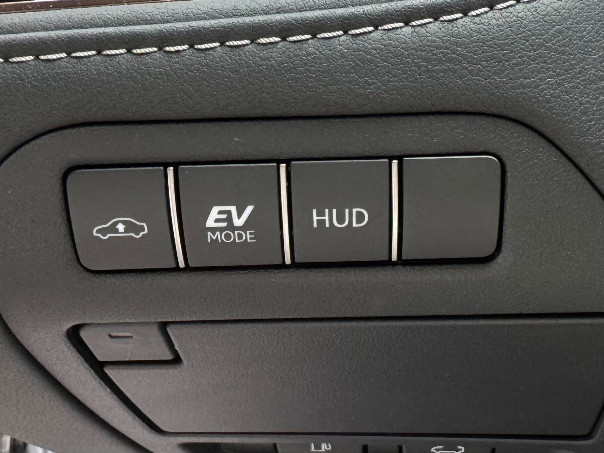 Used 2023 Lexus LS 500h AWD w/ Luxury Package image 29