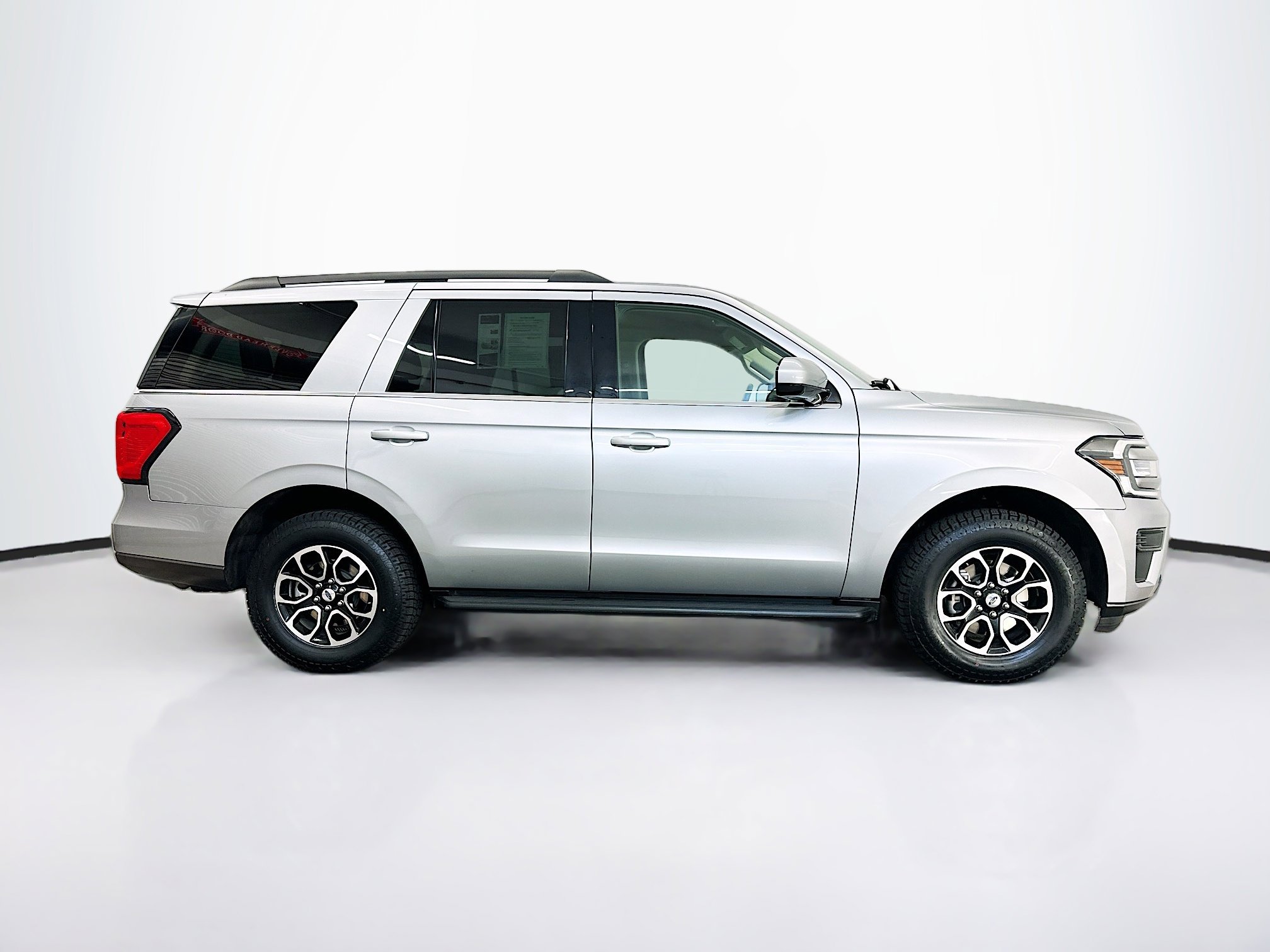 Used 2024 Ford Expedition XLT AWD/4WD image 10