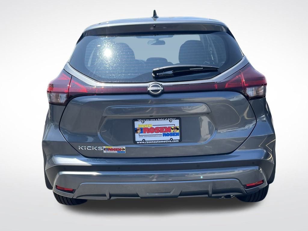 New 2025 Nissan Kicks Play S image 4