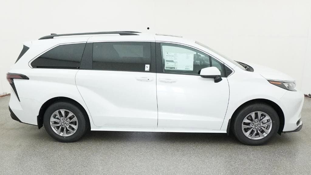 New 2026 Toyota Sienna XLE image 20
