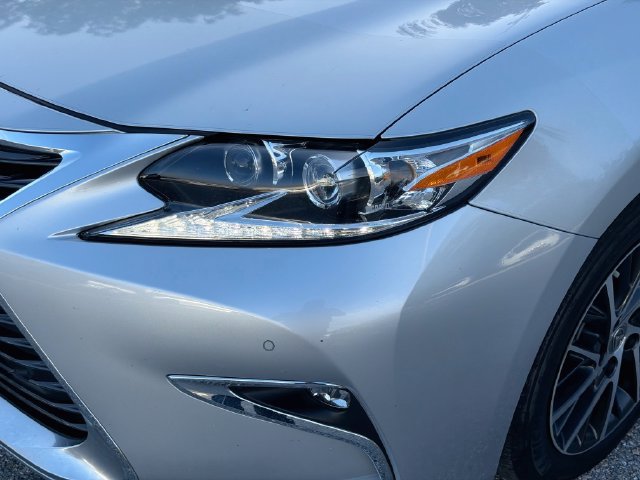 Used 2016 Lexus ES 350 w/ Luxury Package w/Wood Trim FWD image 9