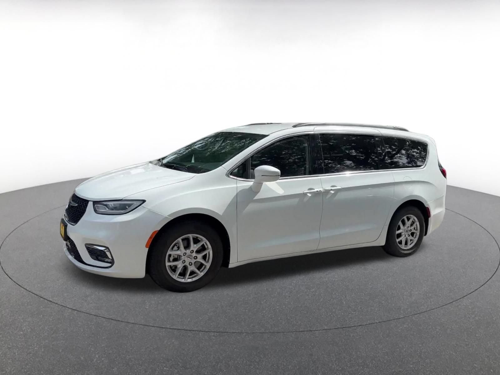 Used 2022 Chrysler Pacifica Touring-L FWD image 8