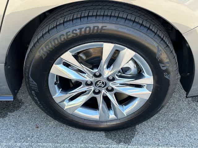 Used 2026 Toyota Sienna Limited AWD/4WD image 5