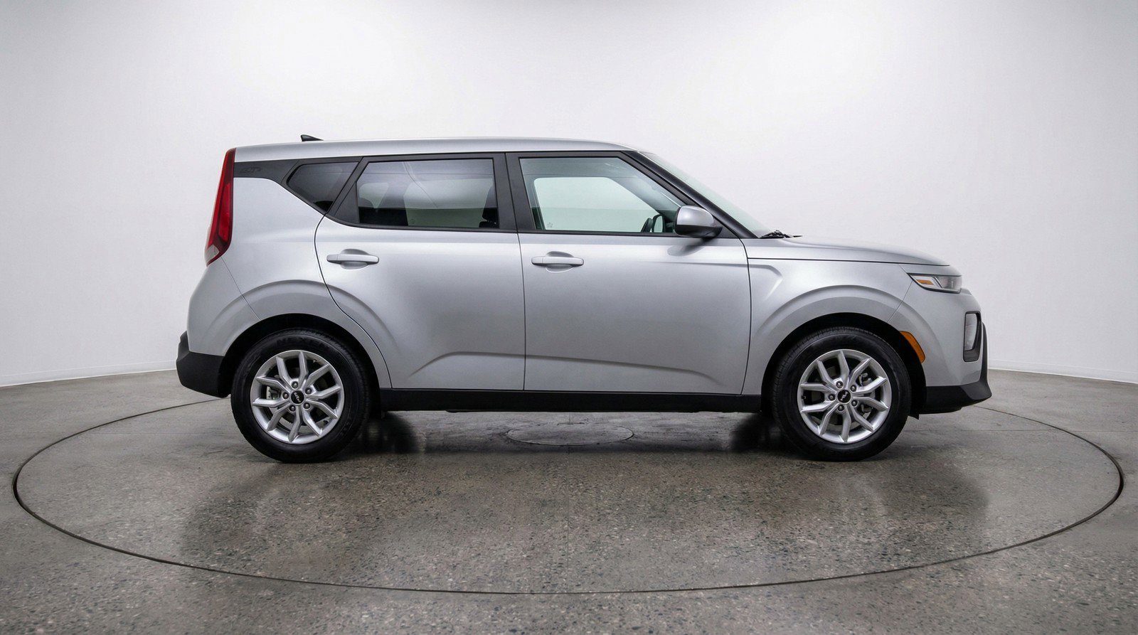 Used 2025 Kia Soul LX w/ LX Technology Package FWD image 11