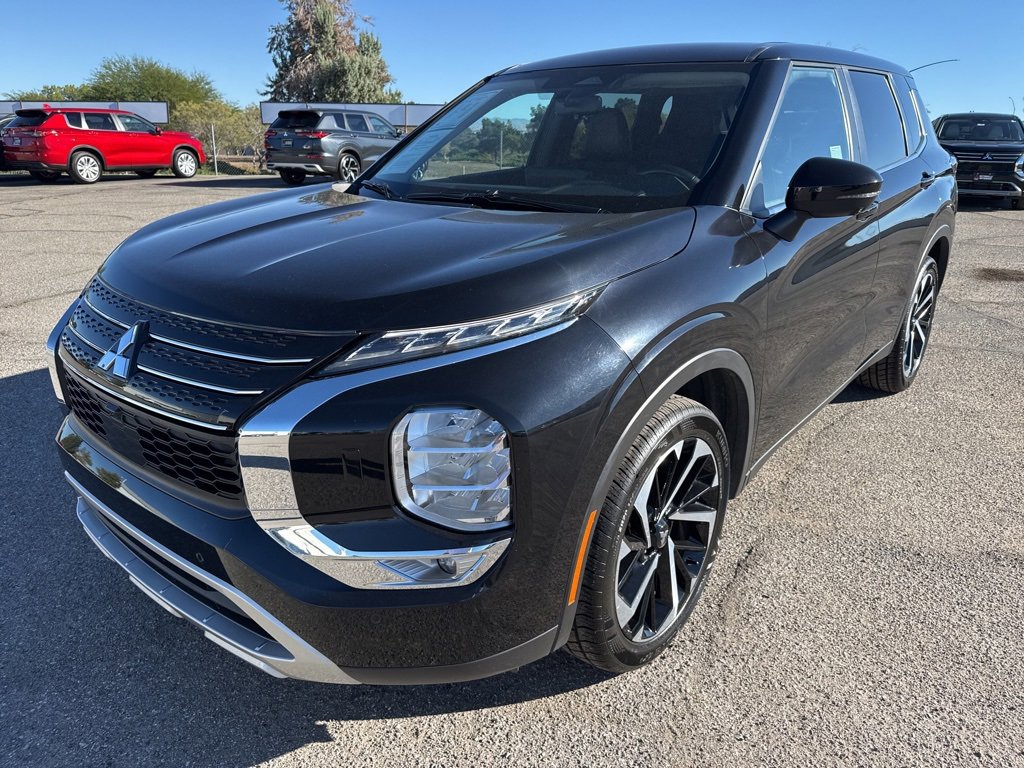 Used 2024 Mitsubishi Outlander SE image 3