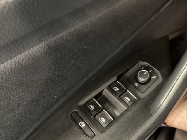 Certified 2021 Volkswagen Jetta SE FWD image 19
