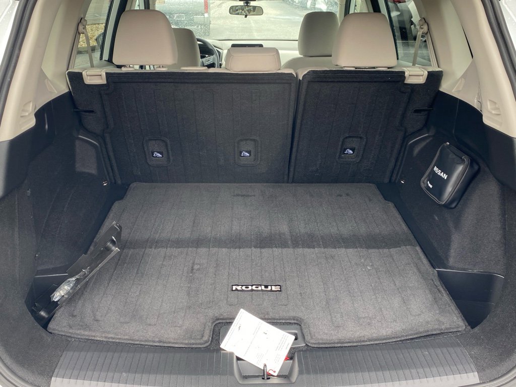 Used 2024 Nissan Rogue SV image 9