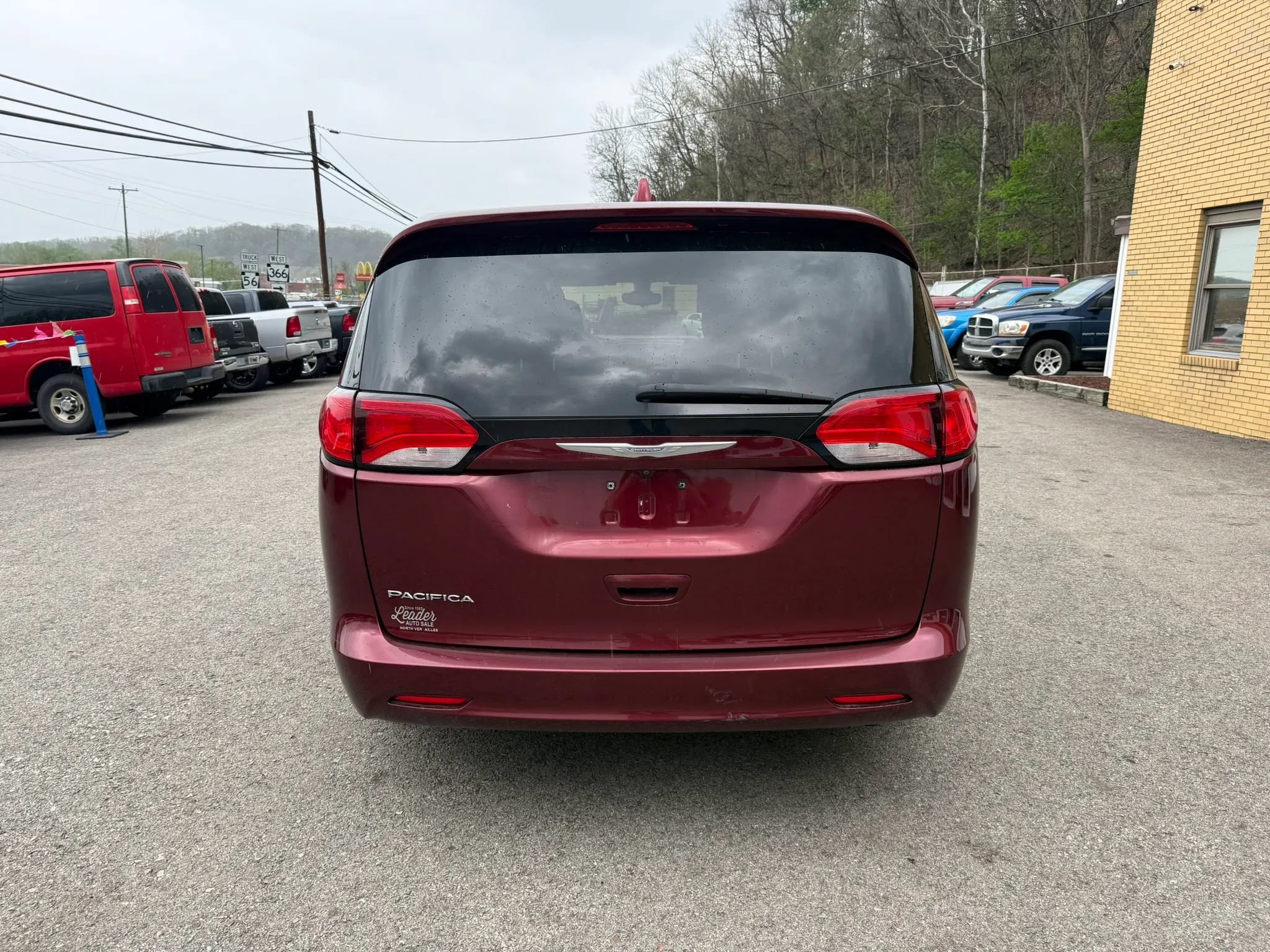 Used 2017 Chrysler Pacifica Touring FWD image 6