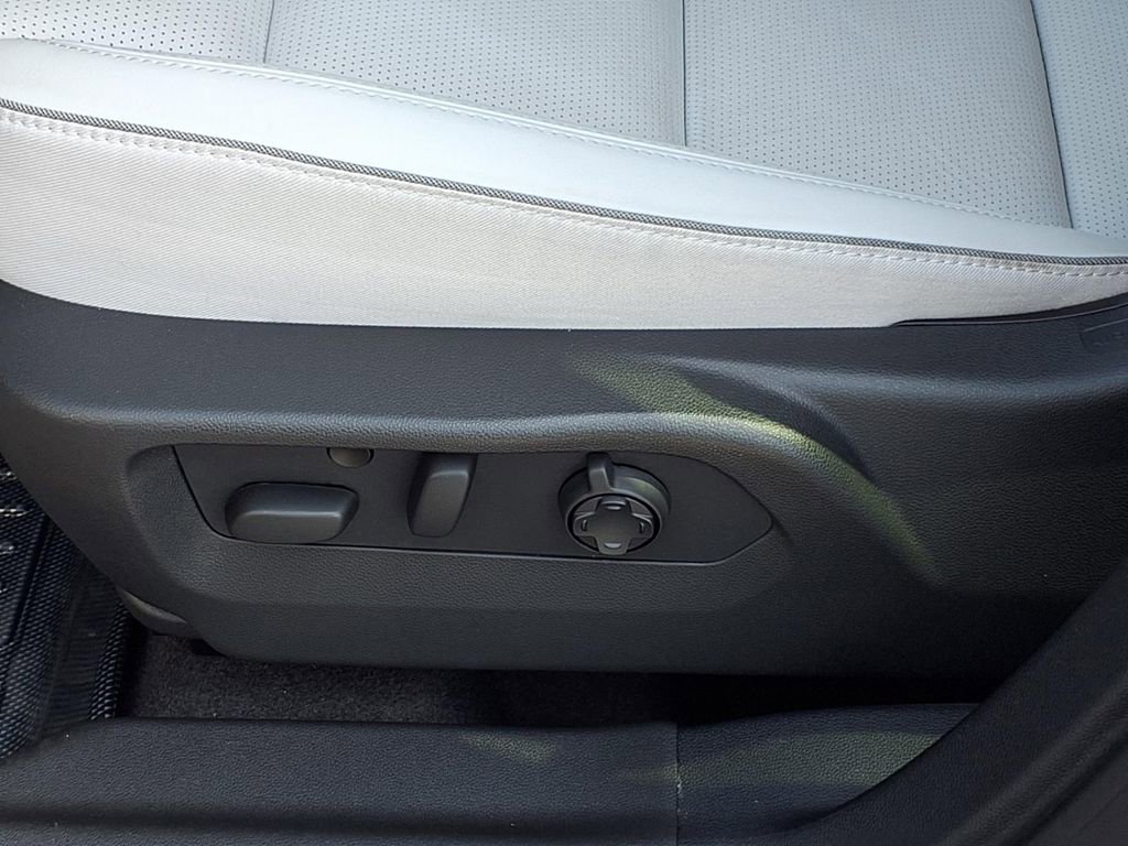 Used 2025 Buick Envision Avenir AWD/4WD image 4