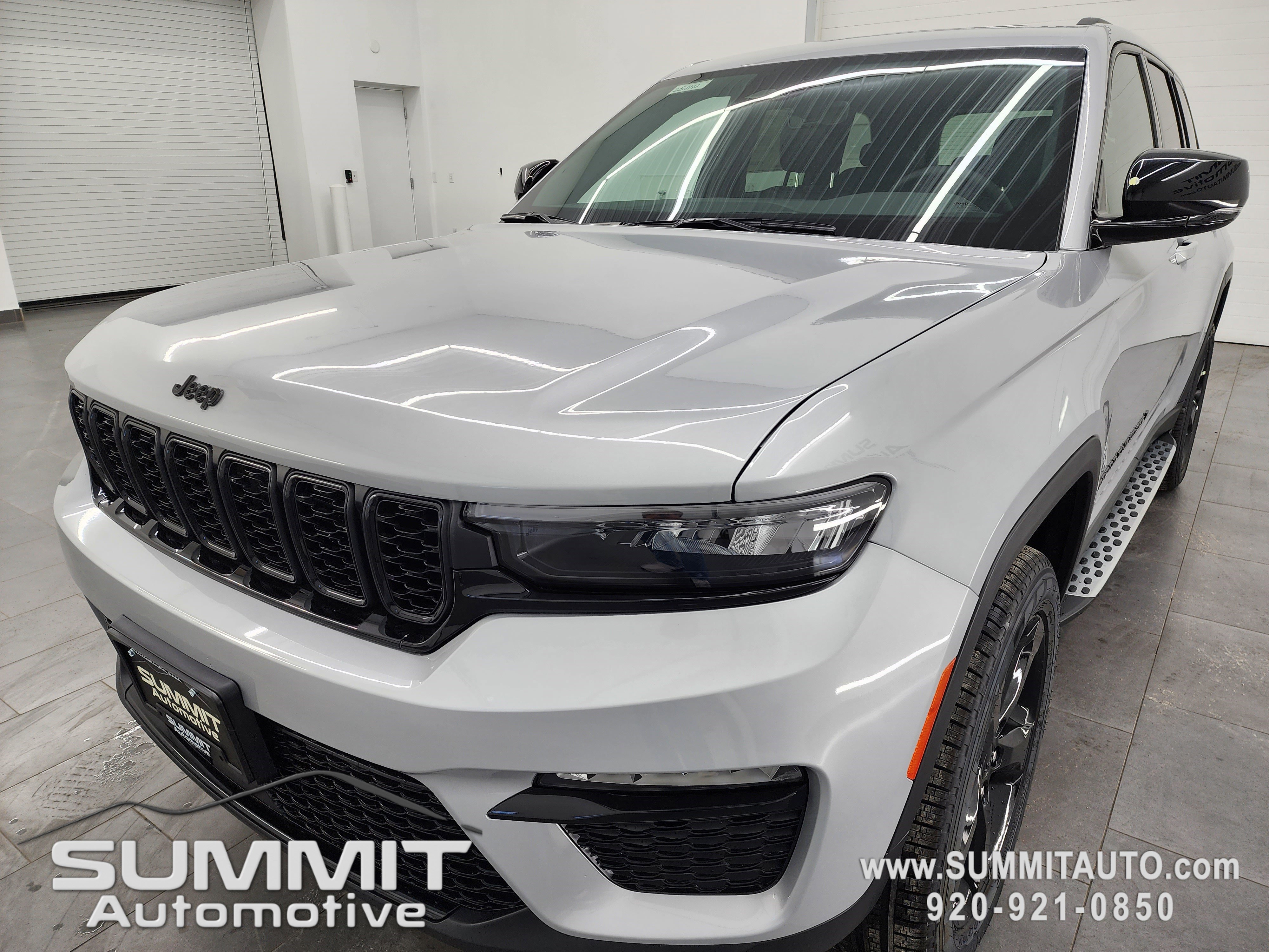 New 2025 Jeep Grand Cherokee Limited w/ Black Appearance Package image 7