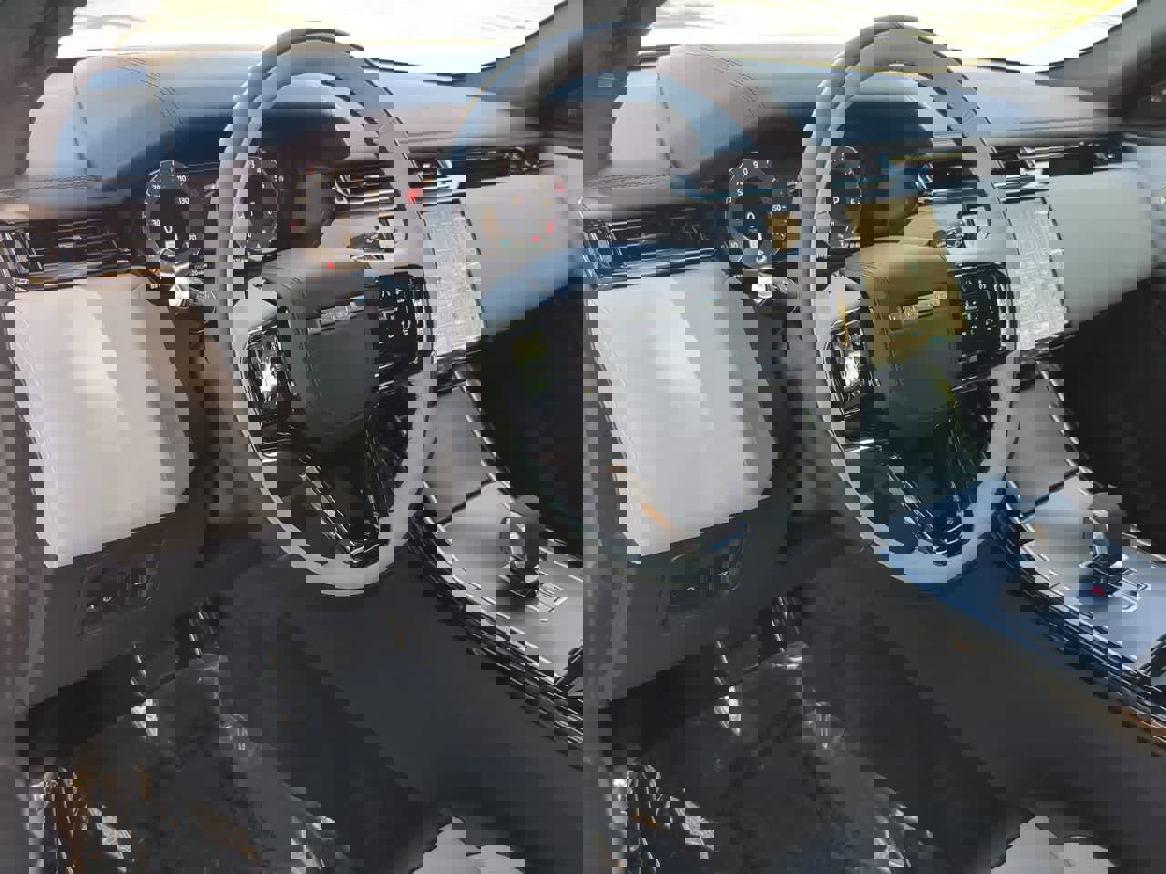 New 2026 Land Rover Range Rover Velar Dynamic SE image 10