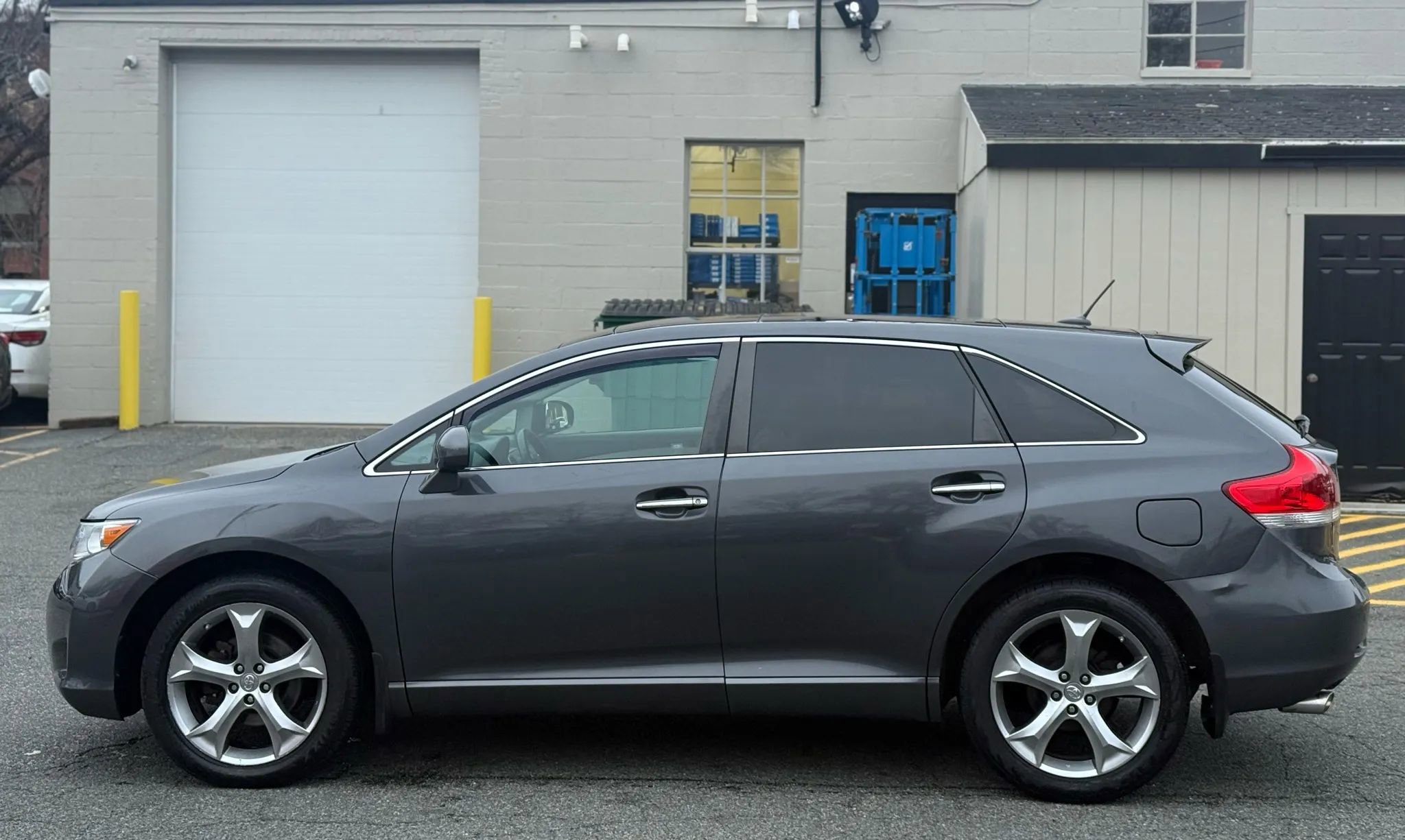 Used 2010 Toyota Venza AWD image 6