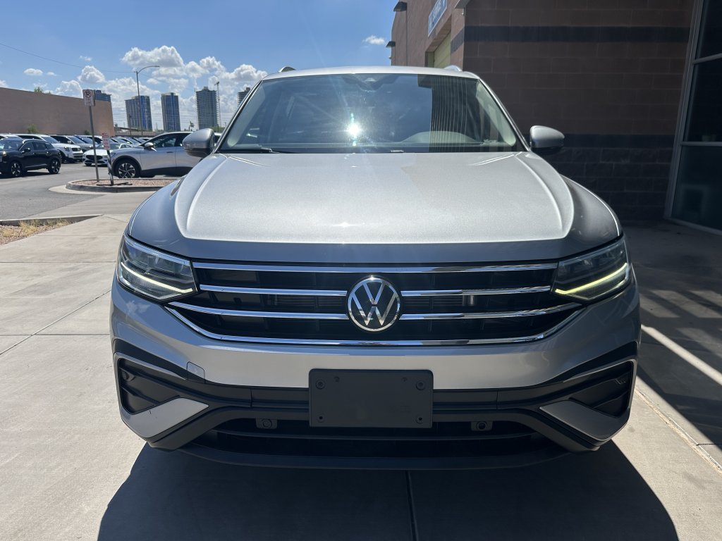 Used 2022 Volkswagen Tiguan SE w/ Panoramic Sunroof Package AWD/4WD image 8