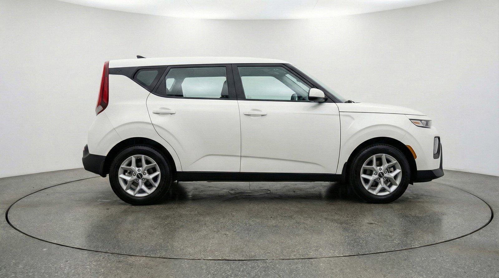 Used 2025 Kia Soul LX w/ LX Technology Package FWD image 8