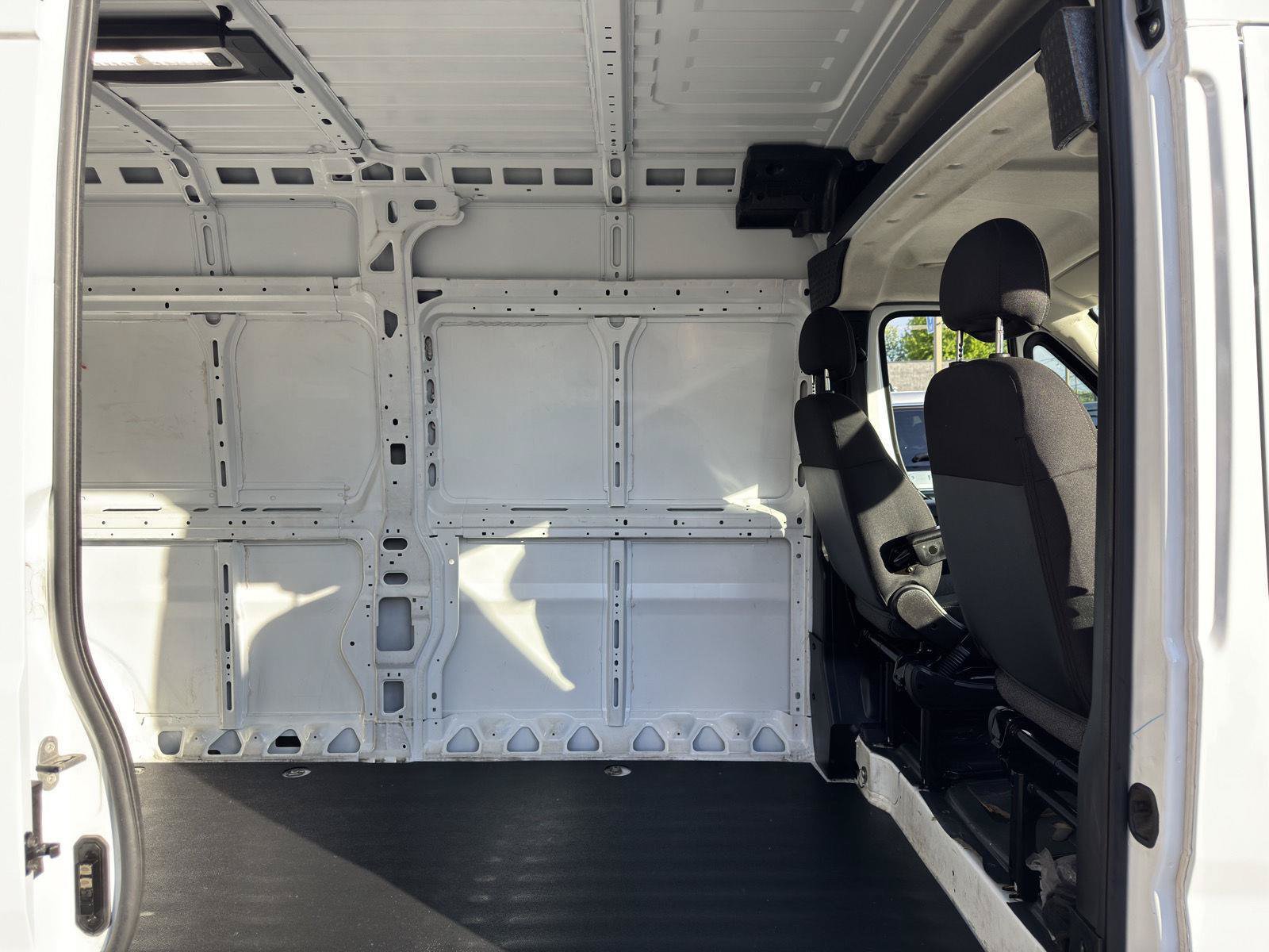 Used 2025 RAM ProMaster 2500 w/ Convenience Group FWD image 16