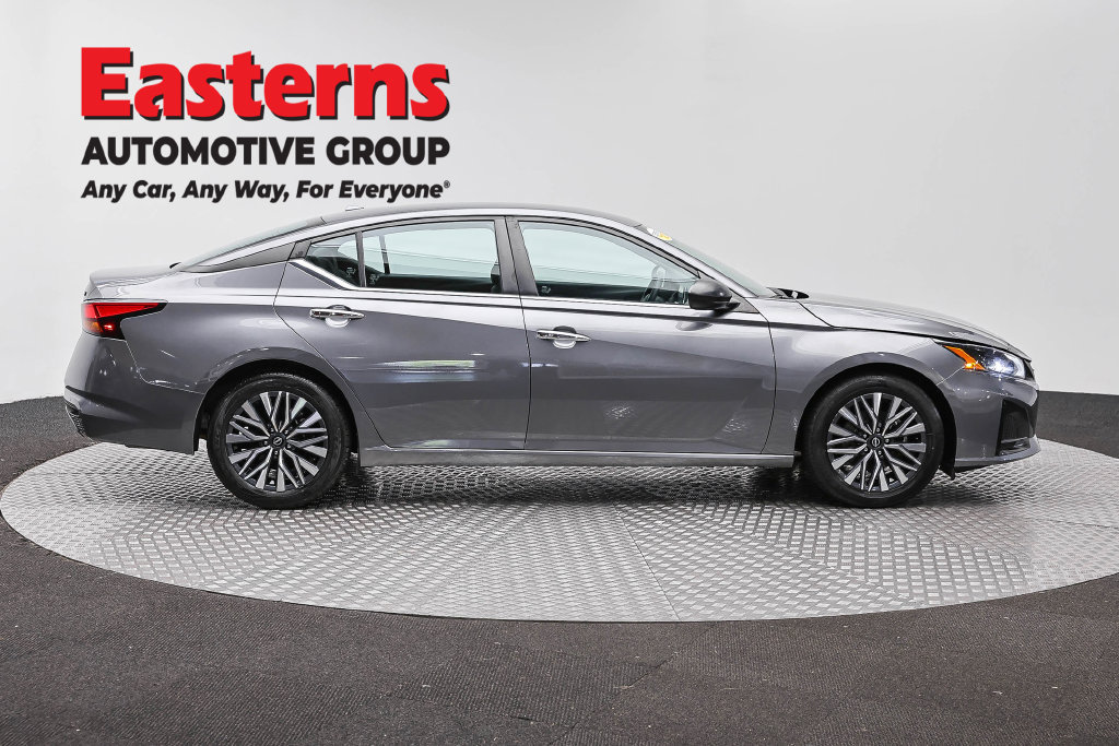 Used 2024 Nissan Altima 2.5 SV FWD image 5