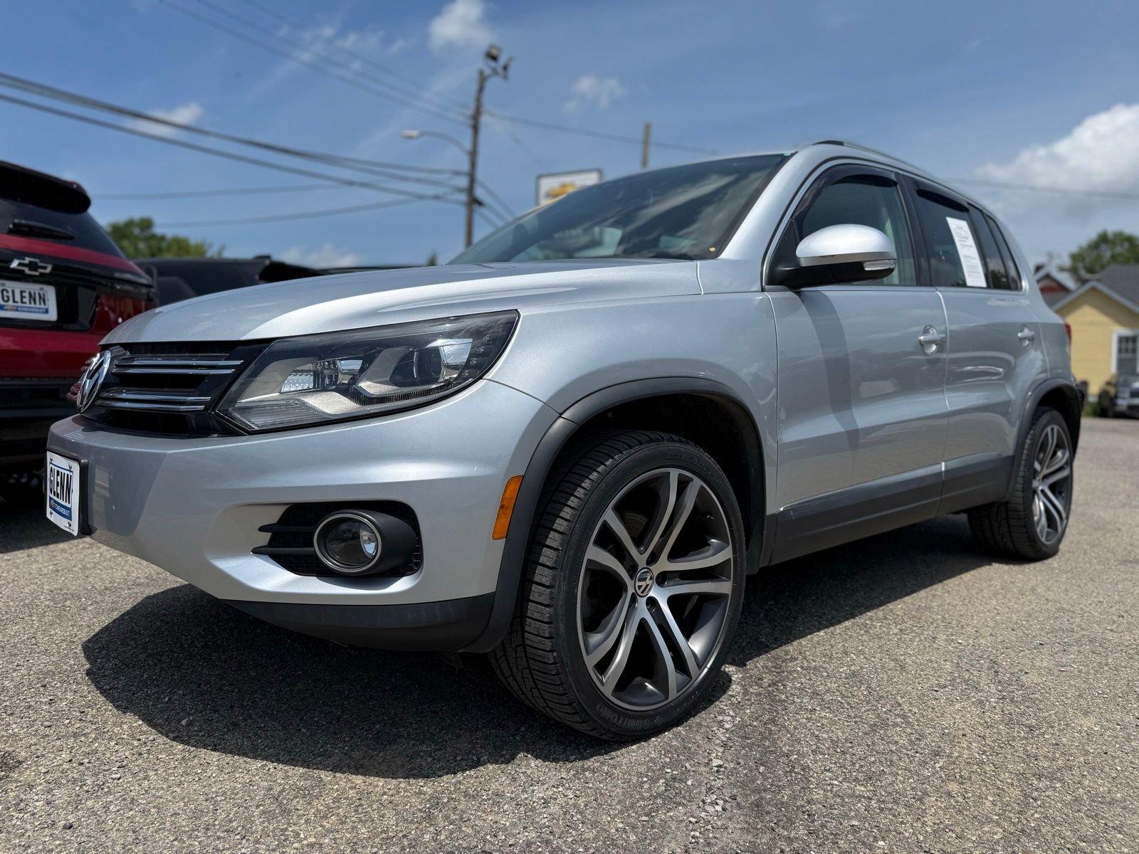 Used 2017 Volkswagen Tiguan SEL AWD/4WD image 2