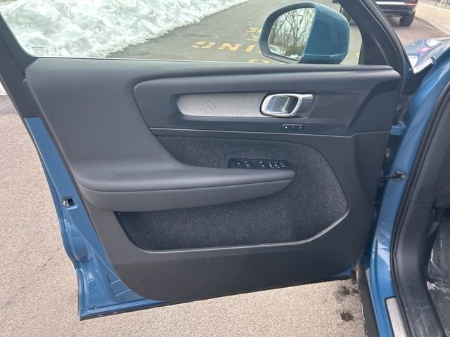 Certified 2025 Volvo XC40 B5 Plus image 16