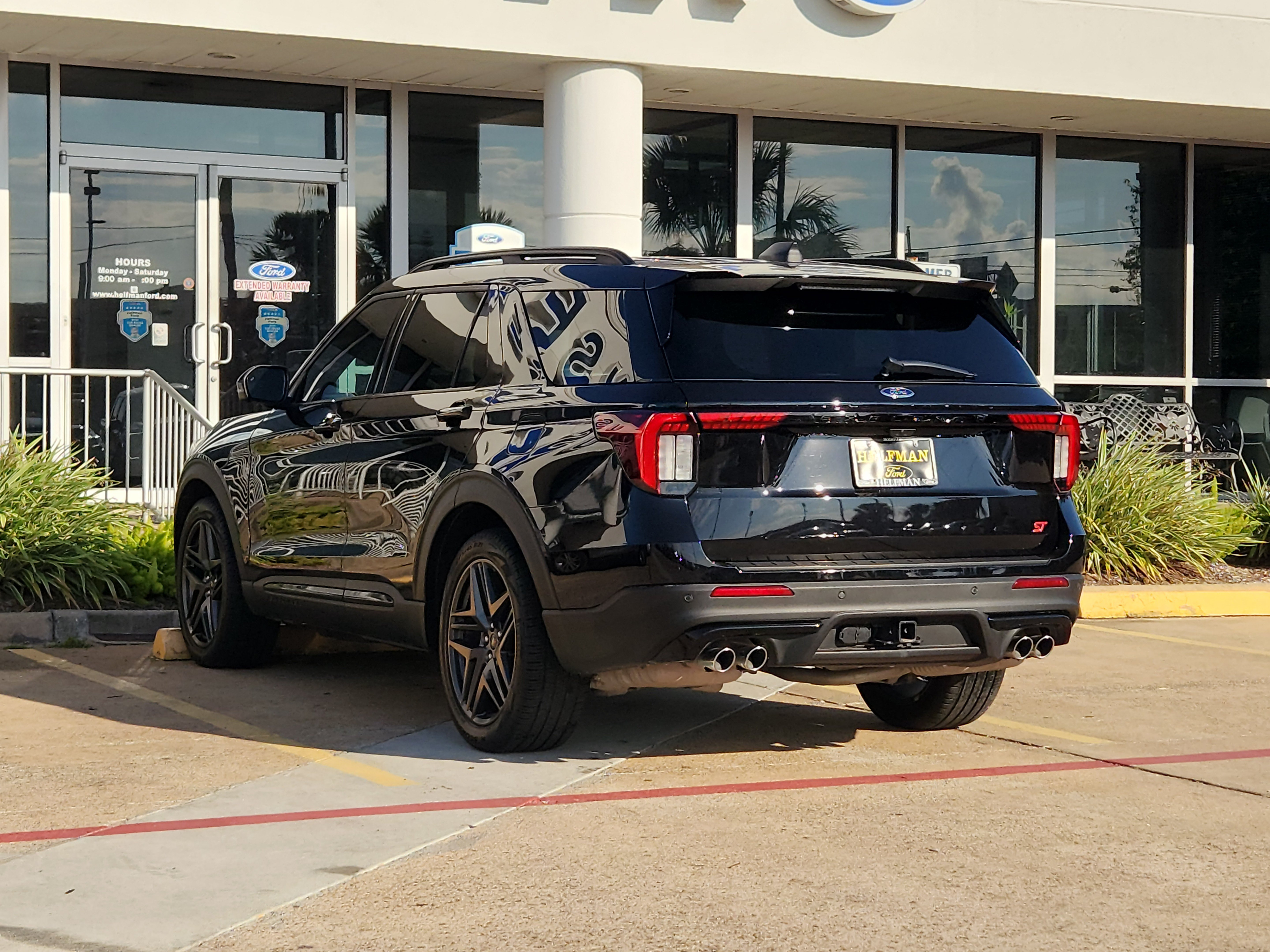 Used 2025 Ford Explorer ST AWD/4WD image 4